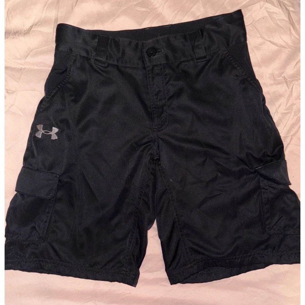 Under Armour Boys Black Athletic Cargo Shorts, Size Youth‎ Large